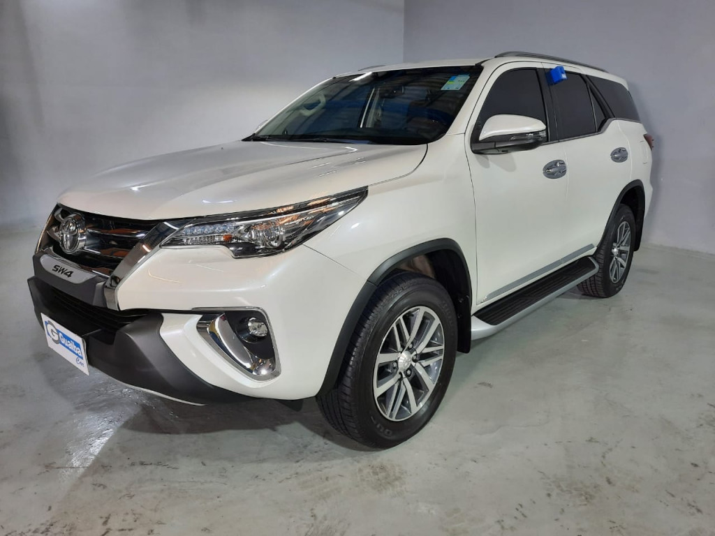 TOYOTA HILUX SW4 2.8 SRX 4X4 7 LUGARES 16V TURBO INTERCOOLER DIESEL 4P AUTOMÁTICO TOYOTA HILUX SW4 2.8 SRX 4X4 7 LUGARES 16V TURBO INTERCOOLER DIESEL 4P AUTOMÁTICO