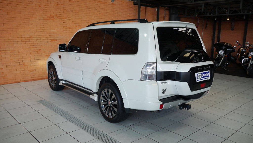Imagem do veículo MITSUBISHI MMC PAJERO HPE 3.2 D 2015