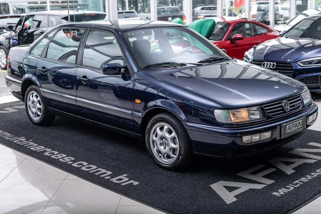 Imagem do veículo VOLKSWAGEN PASSAT VR6 GLX 2.8 174CV C/TETO AUT./1995 (COLEÇÃO)