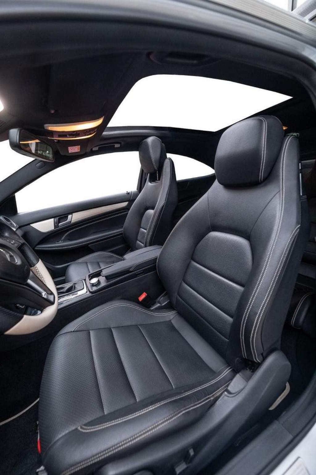 Imagem do veículo MERCEDES-BENZ C180 COUPE 1.6T 156CV C/TETO AUT./2015