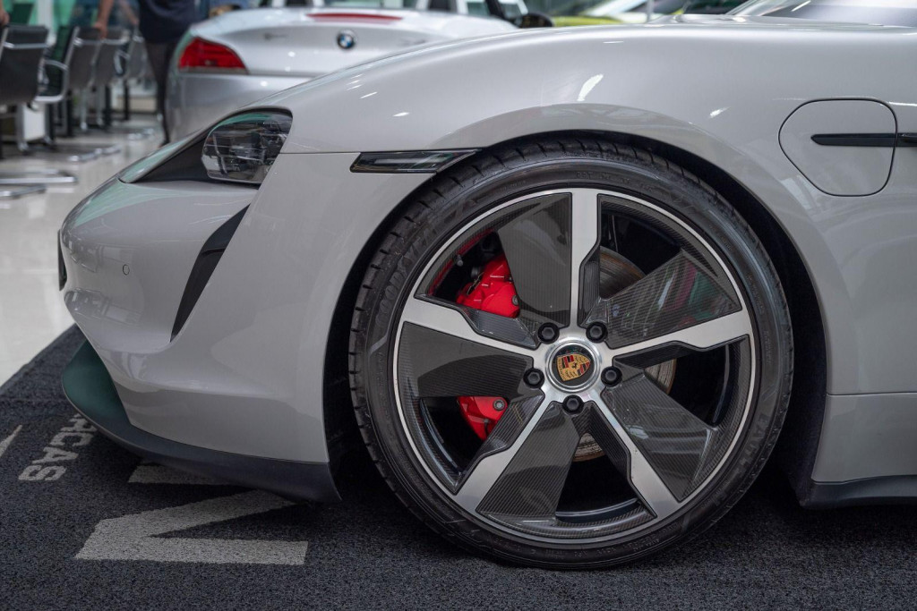 Imagem do veículo PORSCHE TAYCAN 4S ELÉTRICO 435CV AWD C/TETO AUT./2022