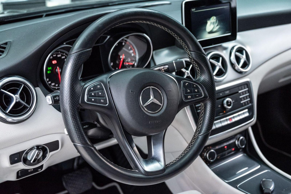 Imagem do veículo MERCEDES-BENZ GLA200 ADVANCE 1.6T 156CV AUT./2018
