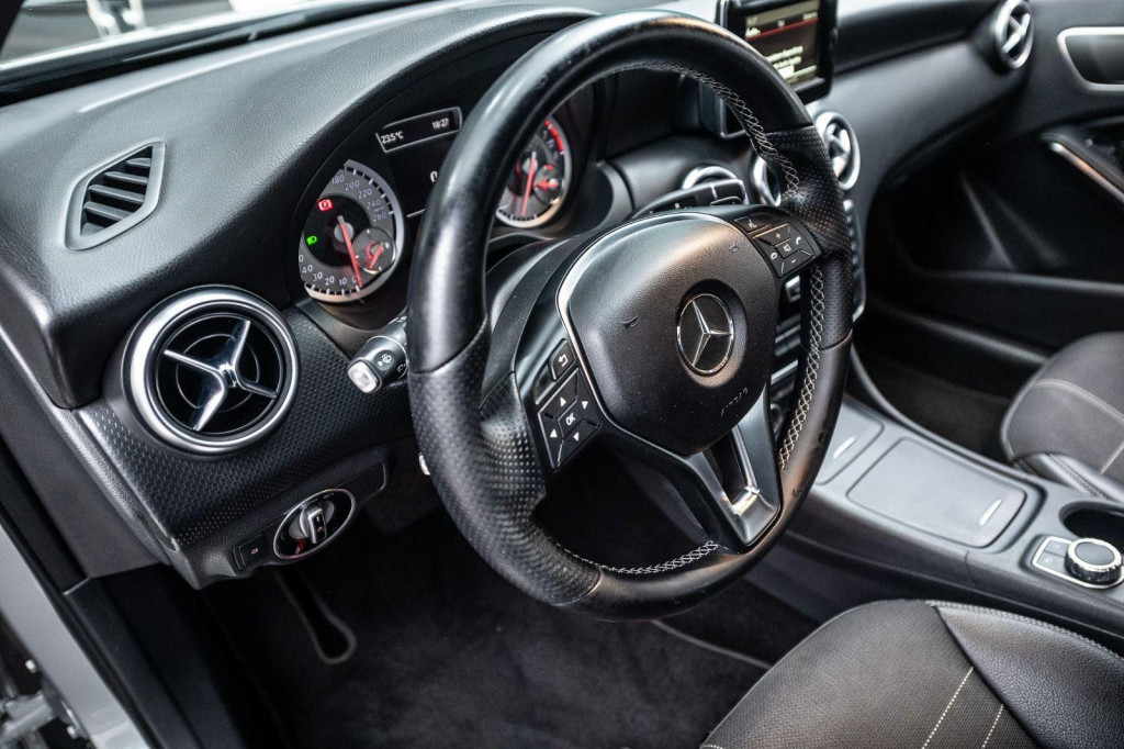 Imagem do veículo MERCEDES-BENZ A200 URBAN 1.6T 156CV AUT./2013