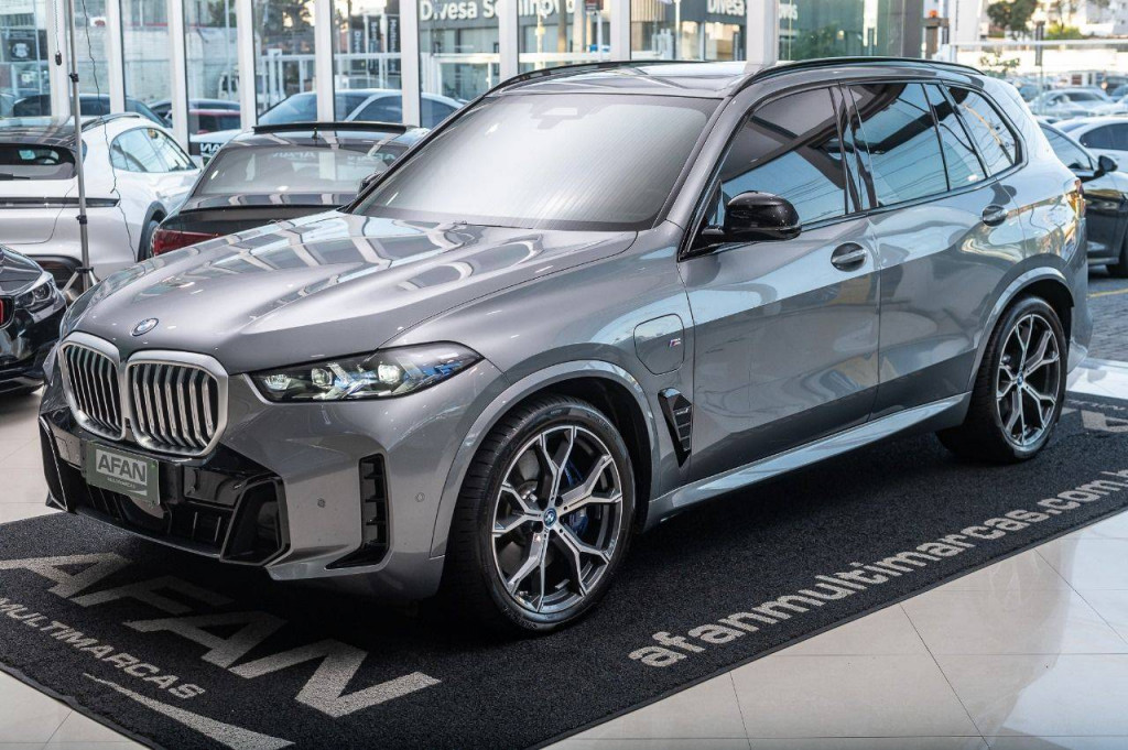 Imagem do veículo BMW X5 X-DRIVE 50E M SPORT 3.0T 490CV 4WD C/TETO AUT./2024 (HYBRID)