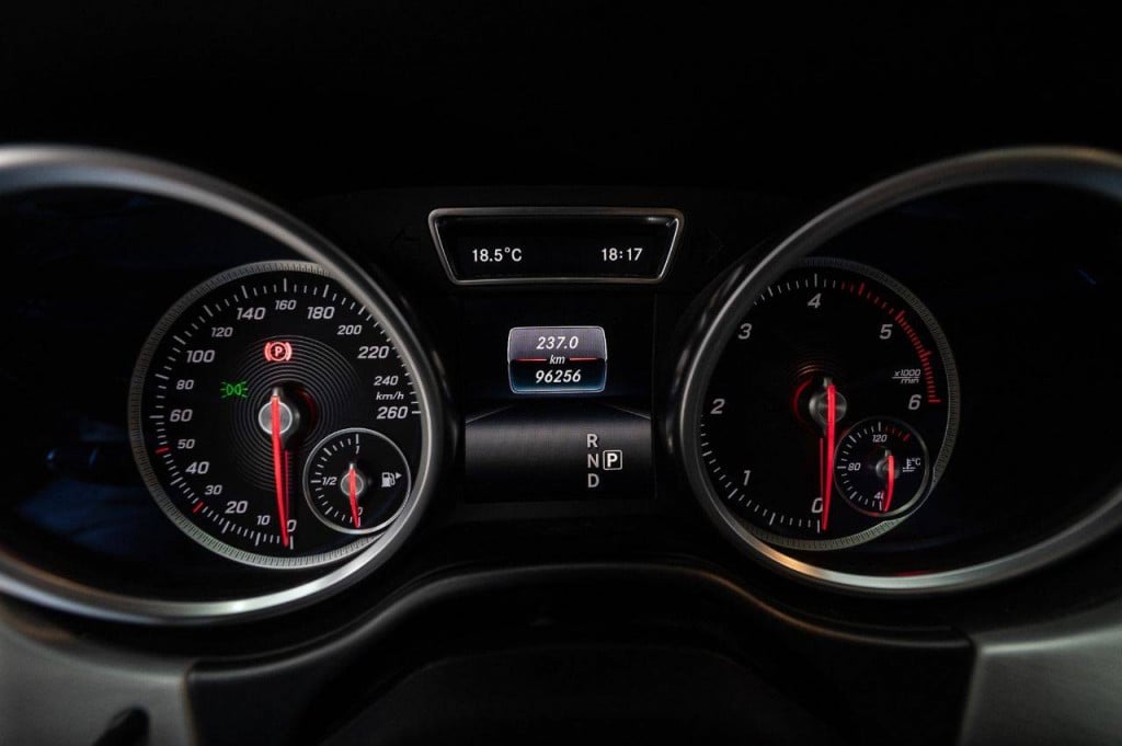 Imagem do veículo MERCEDES-BENZ GLE350D SPORT 3.0TDI 258CV 4WD C/TETO AUT./2017
