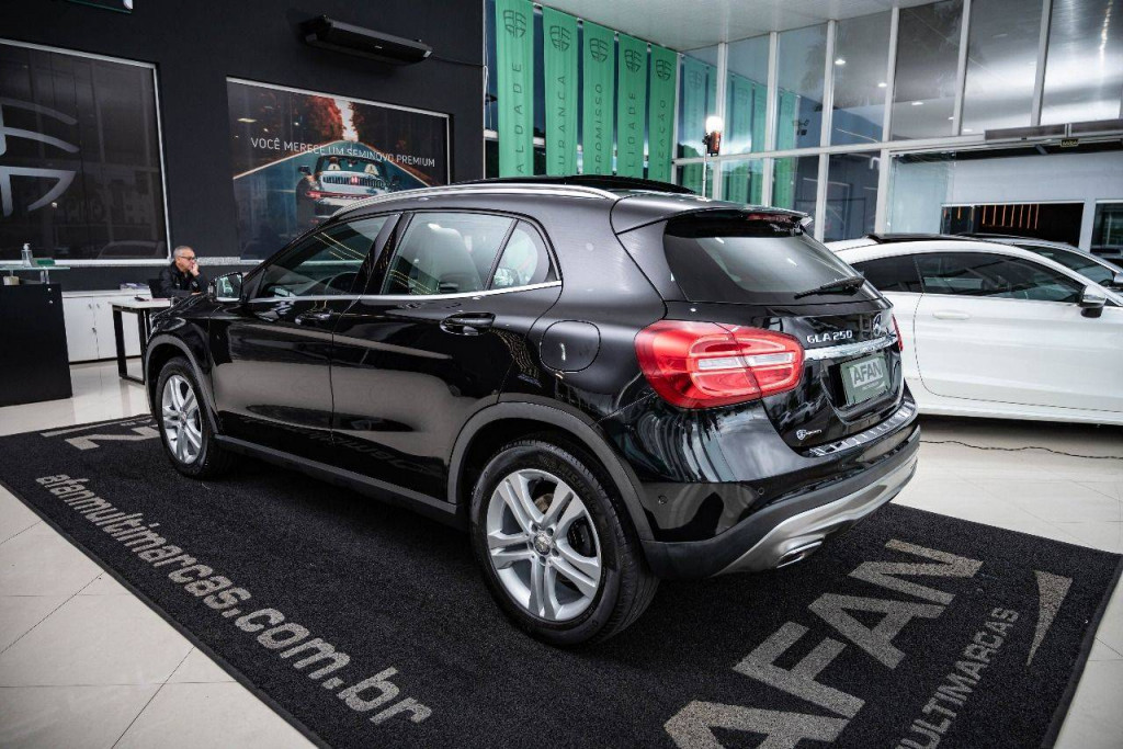 Imagem do veículo MERCEDES-BENZ GLA250 ENDURO 2.0T 211CV C/TETO AUT./2016