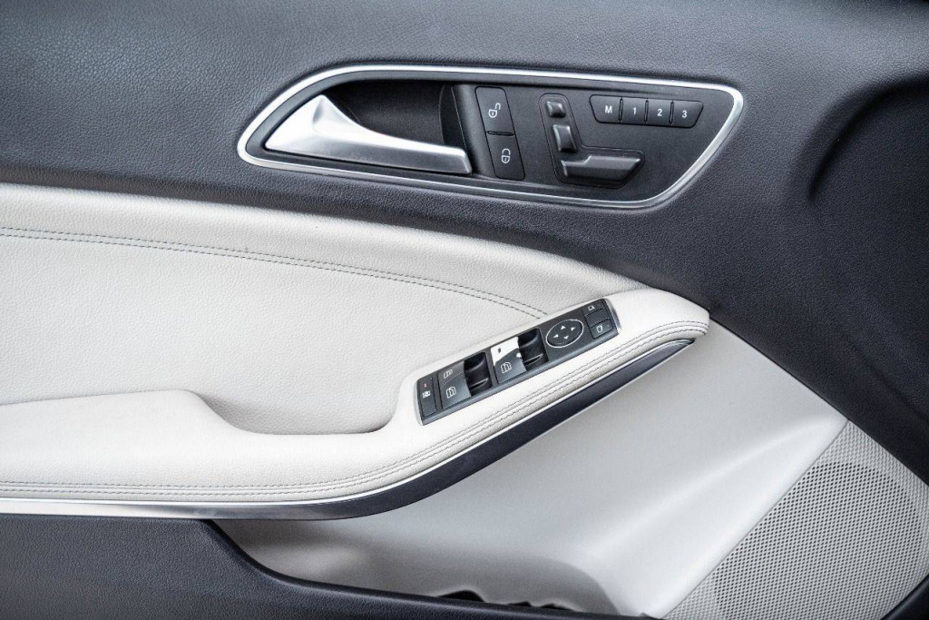 Imagem do veículo MERCEDES-BENZ GLA250 ENDURO 2.0T 211CV C/TETO AUT./2016