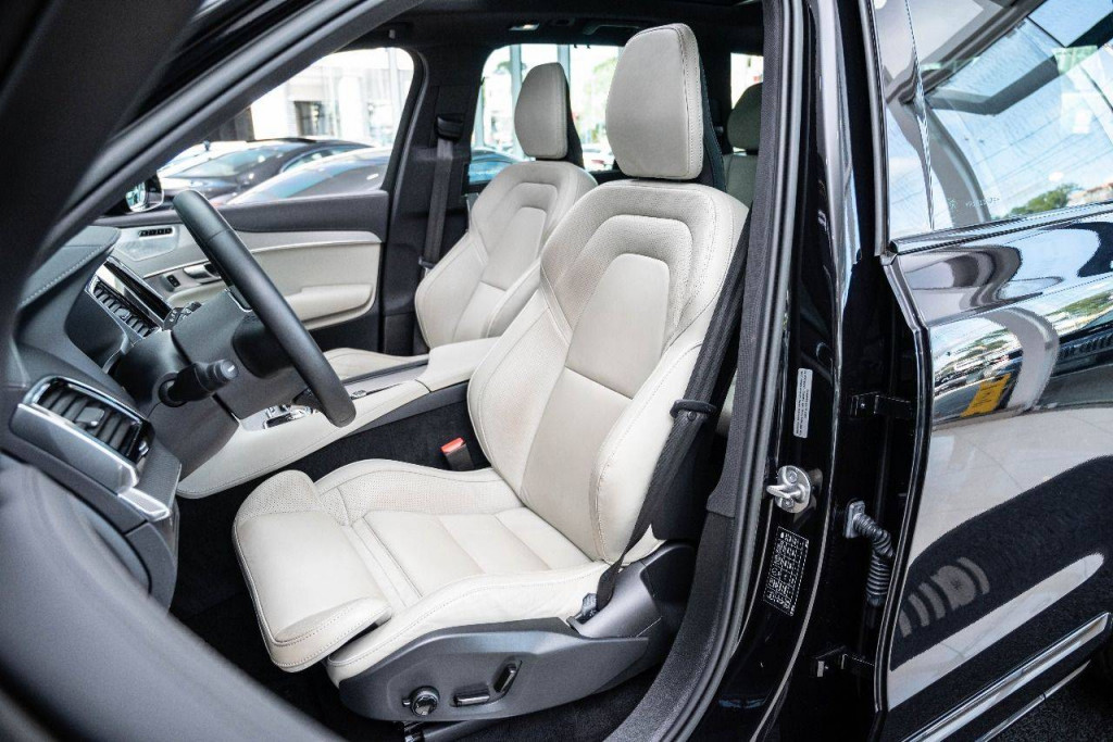 Imagem do veículo VOLVO XC90 T8 ULTIMATE DARK 2.0T 455CV 4WD C/TETO AUT./2023 (HYBRID)