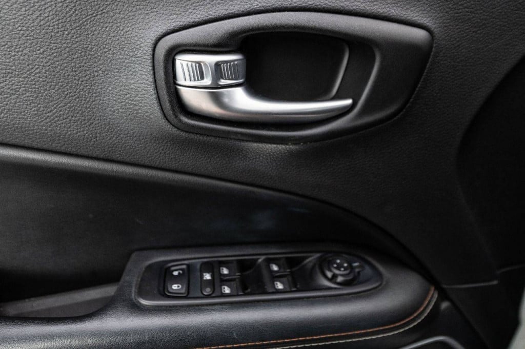 Imagem do veículo JEEP COMPASS LONGITUDE 1.8 166CV AUT./2018