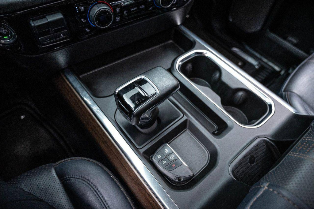 Imagem do veículo CHEVROLET SILVERADO HIGH COUNTRY 5.3 360CV 4WD C/TETO AUT./2024