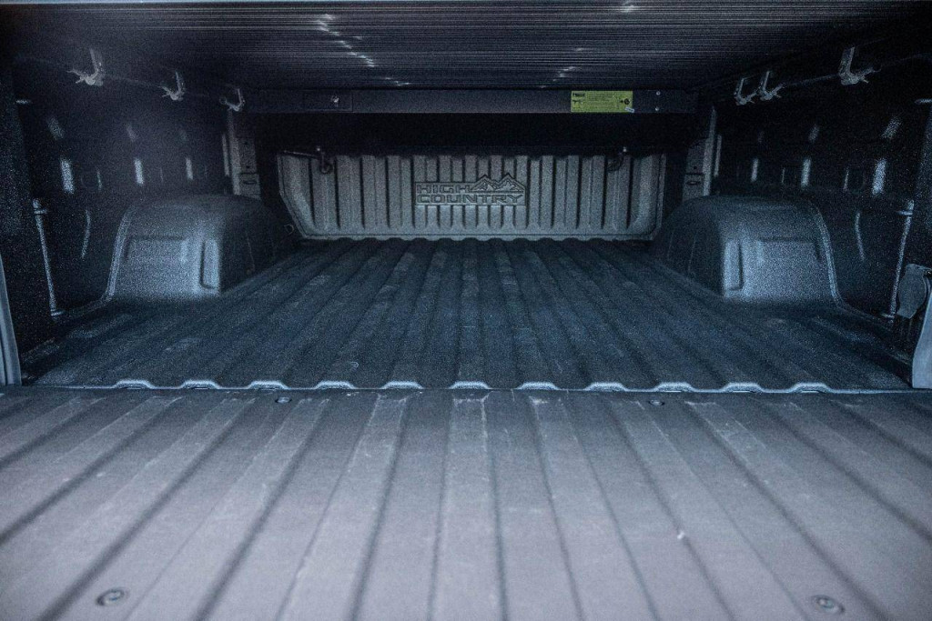 Imagem do veículo CHEVROLET SILVERADO HIGH COUNTRY 5.3 360CV 4WD C/TETO AUT./2024