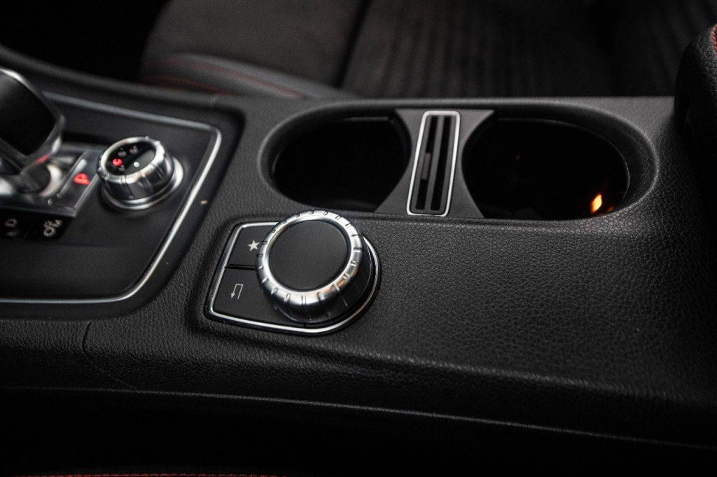 Imagem do veículo MERCEDES-BENZ A45 AMG 2.0T 381CV 4MATIC C/TETO AUT./2018