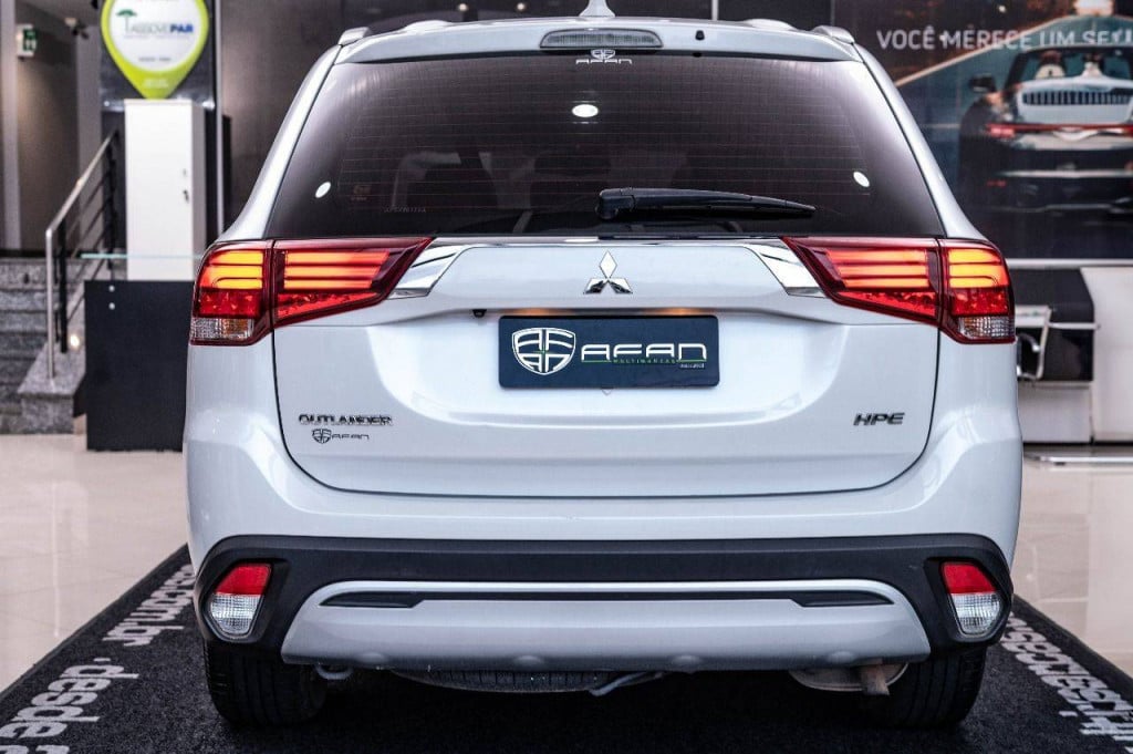 Imagem do veículo MITSUBISHI OUTLANDER HPE 2.0 160CV 4X2 C/TETO AUT./2020