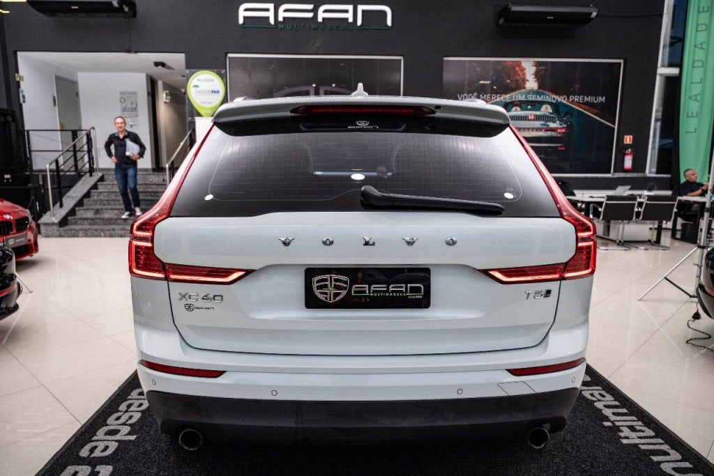 Imagem do veículo VOLVO XC60 T5 MOMENTUM 2.0T 254CV 4WD C/TETO AUT./2020