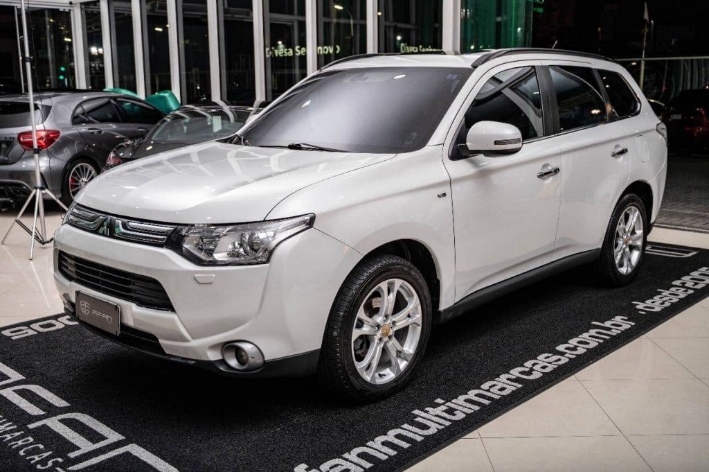 MITSUBISHI OUTLANDER GT 3.0 240CV AWD C/TETO AUT./ 2015