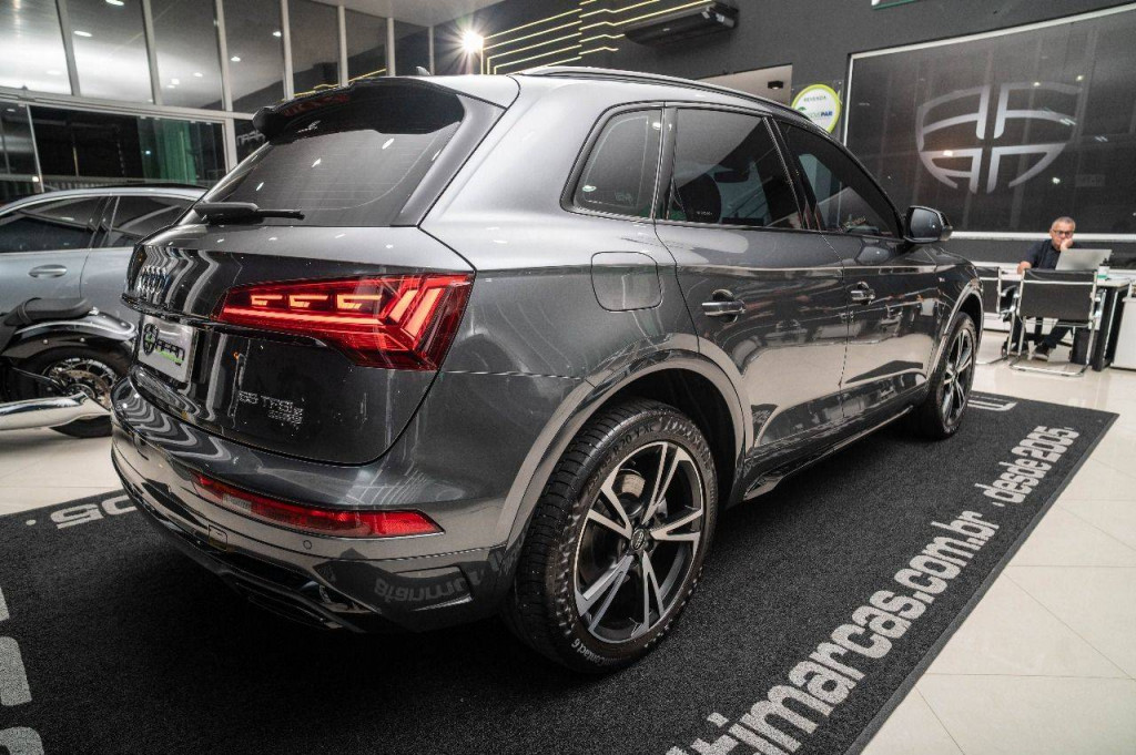 Imagem do veículo Audi Q5 Performance Black 2.0tfsi-e 367cv Quattro Cteto Aut.2024 Hybrid