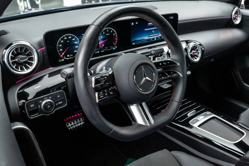 Imagem do veículo Mercedes-benz A200 Amg Line 1.3t 163cv Cteto Aut.2025 Hybrid