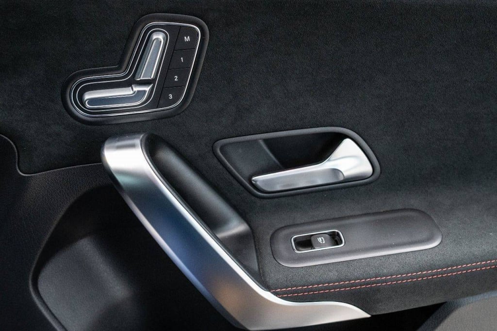Imagem do veículo Mercedes-benz A200 Amg Line 1.3t 163cv Cteto Aut.2025 Hybrid