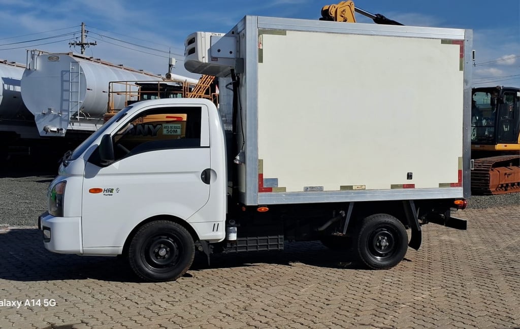 Imagem do veículo HYUNDAI HR 2.5 LONGO COM CAÇAMBA 4X2 16V 130CV TURBO INTERCOOLER DIESEL 2P MANUAL