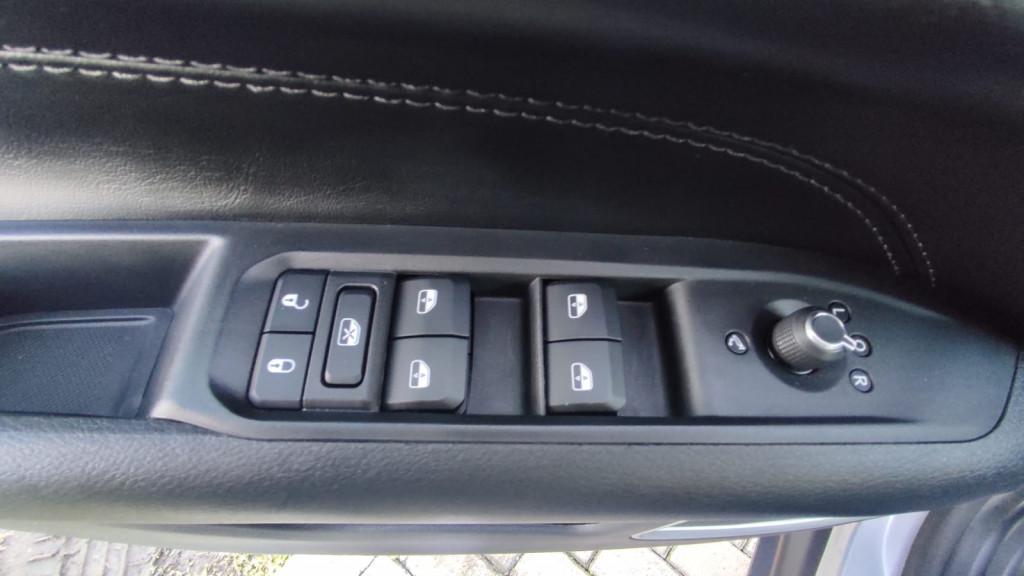 Imagem do veículo JEEP COMPASS 1.3 T270 TURBO FLEX LONGITUDE 4X2 NIGHT EAGLE AT6
