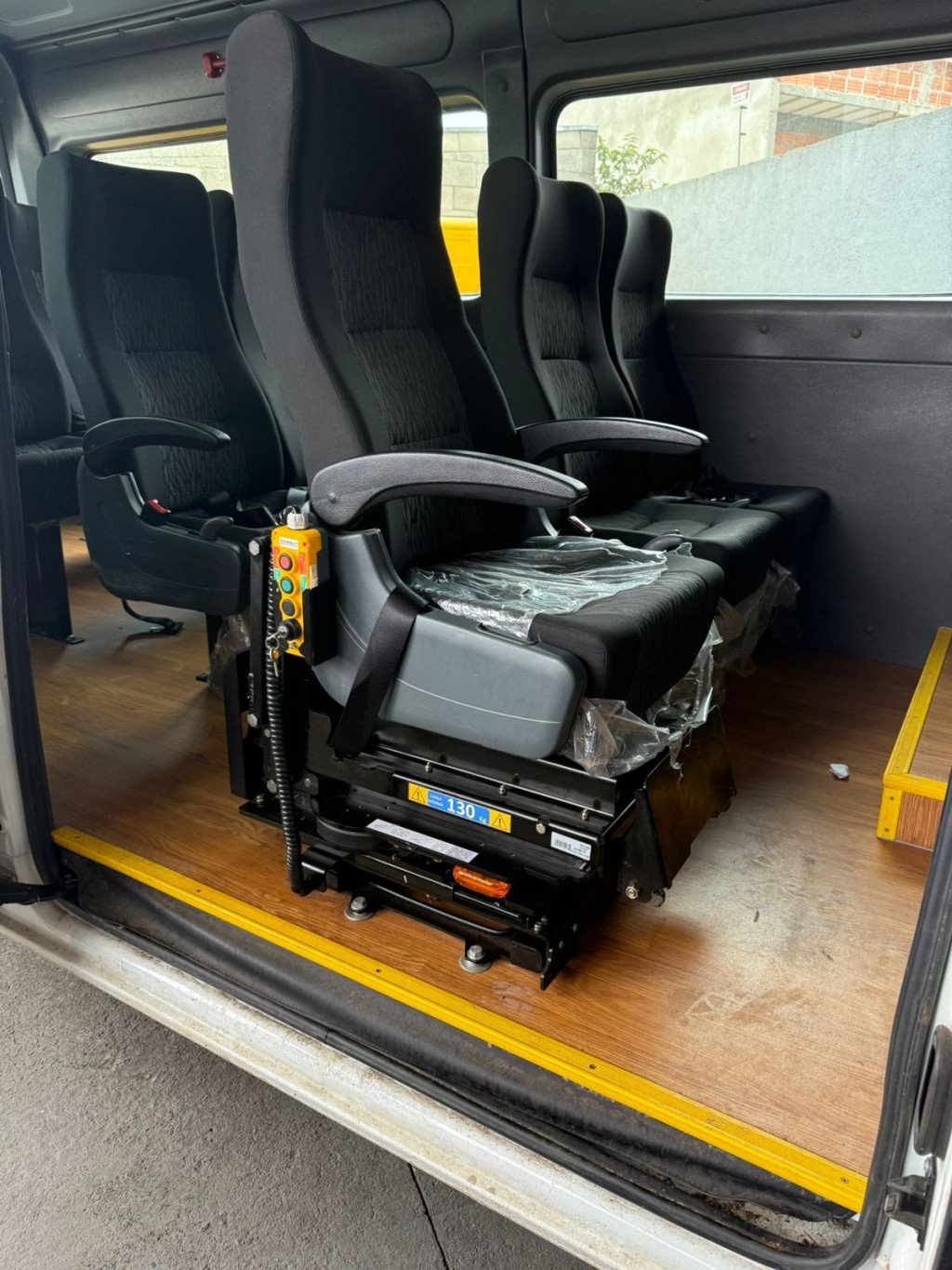 Imagem do veículo RENAULT MASTER 2.3 DCI MINIBUS L3H2 16 LUGARES 16V DIESEL 4P MANUAL