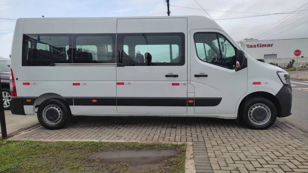 Imagem do veículo RENAULT MASTER 2.3 DCI MINIBUS L3H2 16 LUGARES 16V DIESEL 4P MANUAL