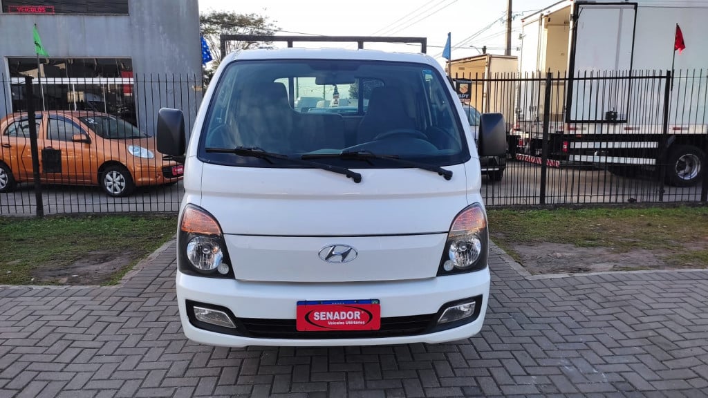Imagem do veículo HYUNDAI HR 2.5 LONGO COM CAÇAMBA 4X2 16V 130CV TURBO INTERCOOLER DIESEL 2P MANUAL