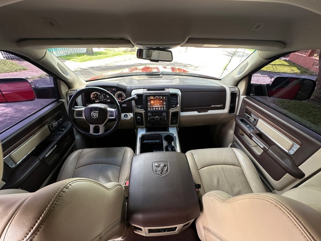 Imagem do veículo DODGE RAM 6.7 2500 LARAMIE 4X4 CD I6 DIESEL 4P AUTOMÁTICO