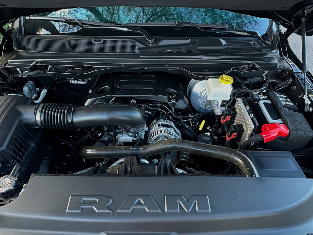 Imagem do veículo RAM 1500 5.7 V8 GASOLINA LIMITED NIGHT EDITION CD 4X4 AUTOMÁTICO