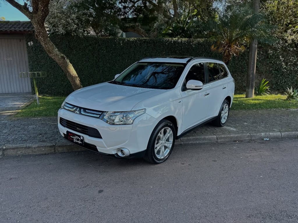 Imagem do veículo MITSUBISHI OUTLANDER 3.0 GT 4X4 V6 24V GASOLINA 4P AUTOMÁTICO