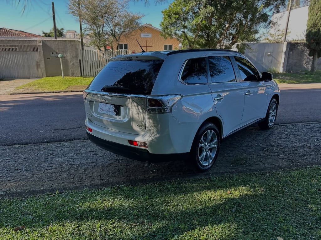 Imagem do veículo MITSUBISHI OUTLANDER 3.0 GT 4X4 V6 24V GASOLINA 4P AUTOMÁTICO