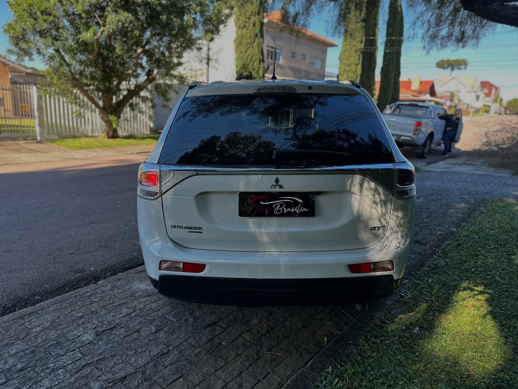Imagem do veículo MITSUBISHI OUTLANDER 3.0 GT 4X4 V6 24V GASOLINA 4P AUTOMÁTICO