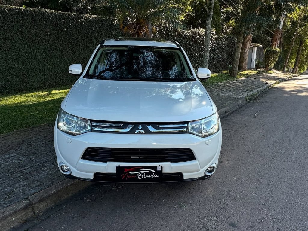 Imagem do veículo MITSUBISHI OUTLANDER 3.0 GT 4X4 V6 24V GASOLINA 4P AUTOMÁTICO