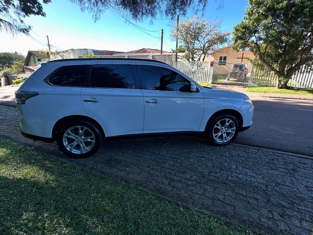 Imagem do veículo MITSUBISHI OUTLANDER 3.0 GT 4X4 V6 24V GASOLINA 4P AUTOMÁTICO