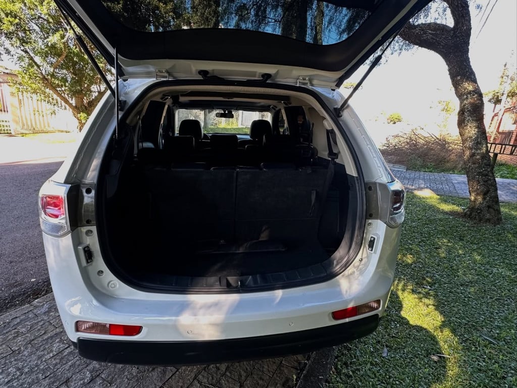 Imagem do veículo MITSUBISHI OUTLANDER 3.0 GT 4X4 V6 24V GASOLINA 4P AUTOMÁTICO