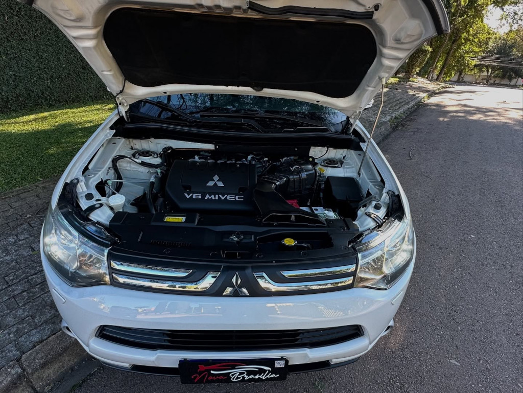 Imagem do veículo MITSUBISHI OUTLANDER 3.0 GT 4X4 V6 24V GASOLINA 4P AUTOMÁTICO