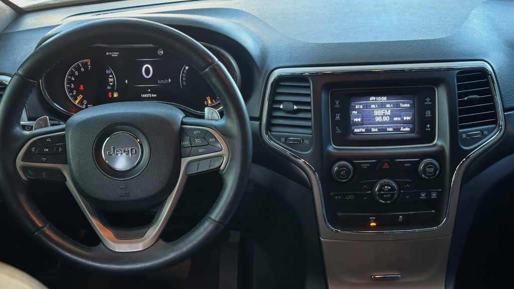 Imagem do veículo JEEP GRAND CHEROKEE 3.6 LAREDO 4X4 V6 24V GASOLINA 4P AUTOMÁTICO