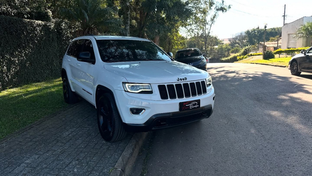 Imagem do veículo JEEP GRAND CHEROKEE 3.6 LAREDO 4X4 V6 24V GASOLINA 4P AUTOMÁTICO