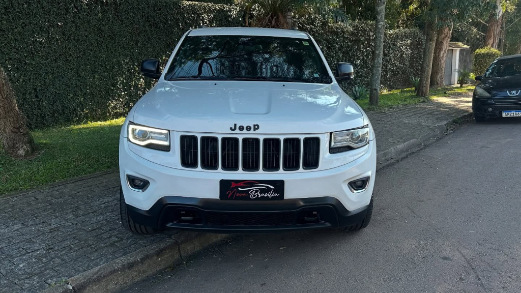 Imagem do veículo JEEP GRAND CHEROKEE 3.6 LAREDO 4X4 V6 24V GASOLINA 4P AUTOMÁTICO