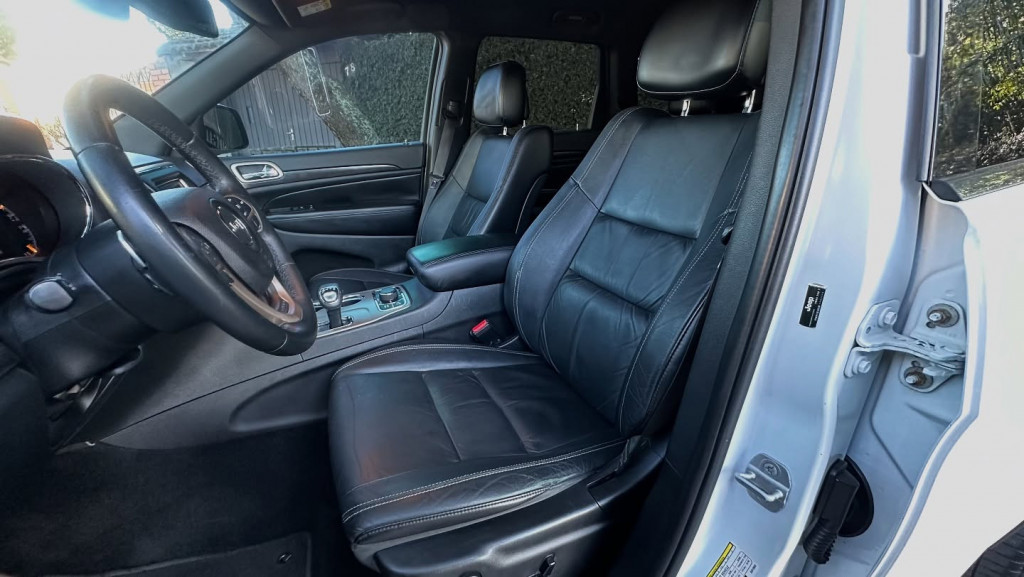 Imagem do veículo JEEP GRAND CHEROKEE 3.6 LAREDO 4X4 V6 24V GASOLINA 4P AUTOMÁTICO