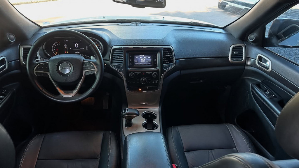 Imagem do veículo JEEP GRAND CHEROKEE 3.6 LAREDO 4X4 V6 24V GASOLINA 4P AUTOMÁTICO
