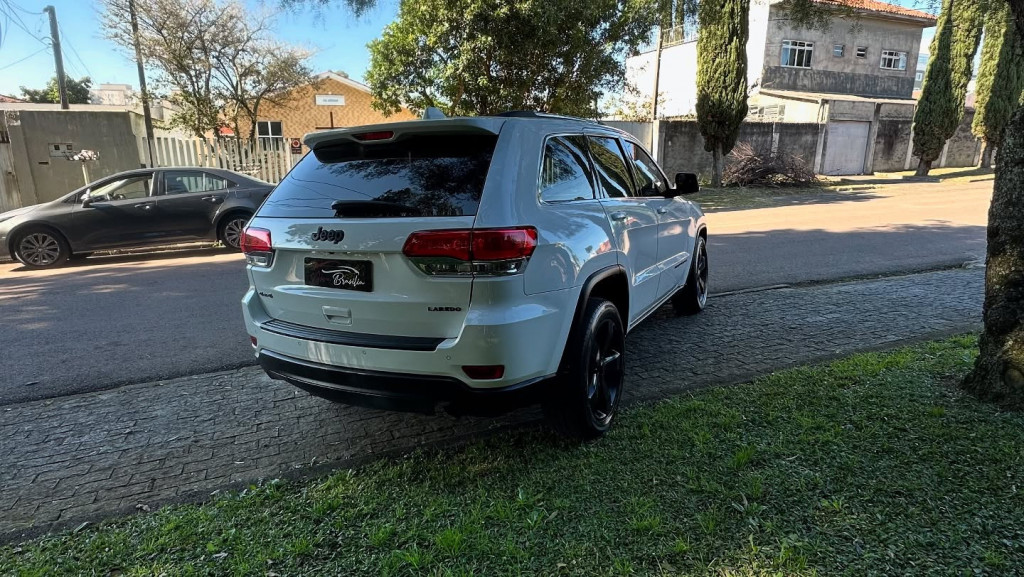 Imagem do veículo JEEP GRAND CHEROKEE 3.6 LAREDO 4X4 V6 24V GASOLINA 4P AUTOMÁTICO