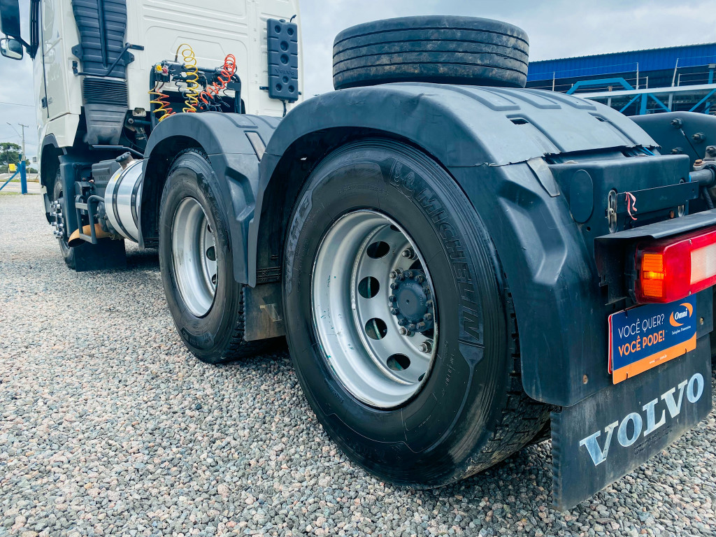 Imagem do veículo VOLVO FH 460 6x4 2014 | Cabine Leito | Automática