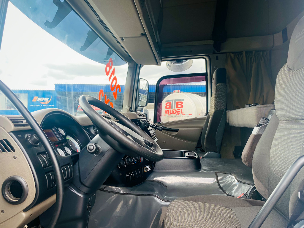 Imagem do veículo DAF CF 85-410 6x2 2018 | Cabine Leito Teto Alto | Automático