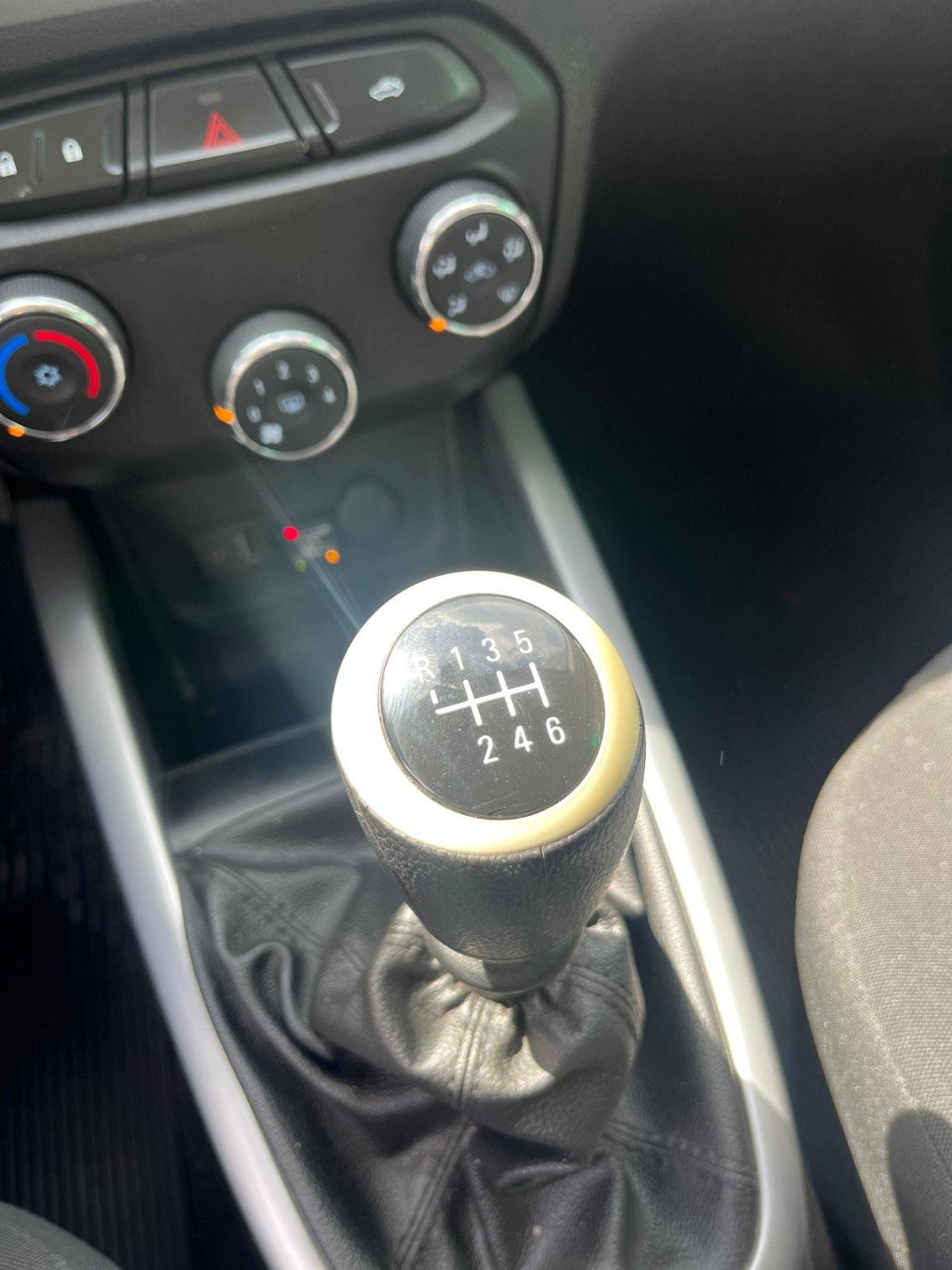 Imagem do veículo Chevrolet Onix 1.4mt Lt 2018