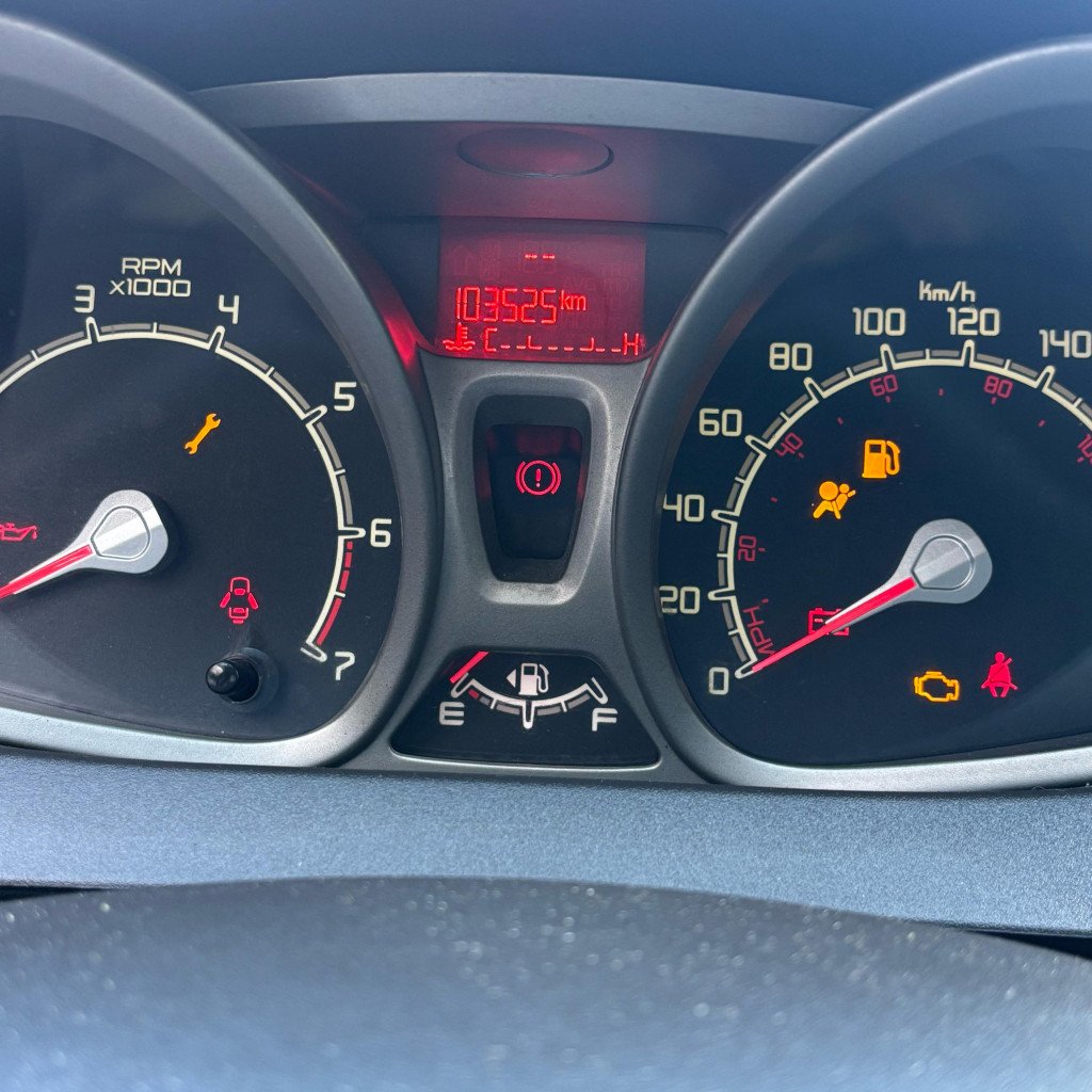Imagem do veículo FORD FIESTA 1.0 MPI SEDAN 8V FLEX 4P MANUAL