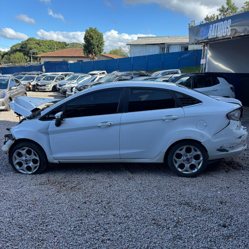 Imagem do veículo FORD FIESTA 1.0 MPI SEDAN 8V FLEX 4P MANUAL