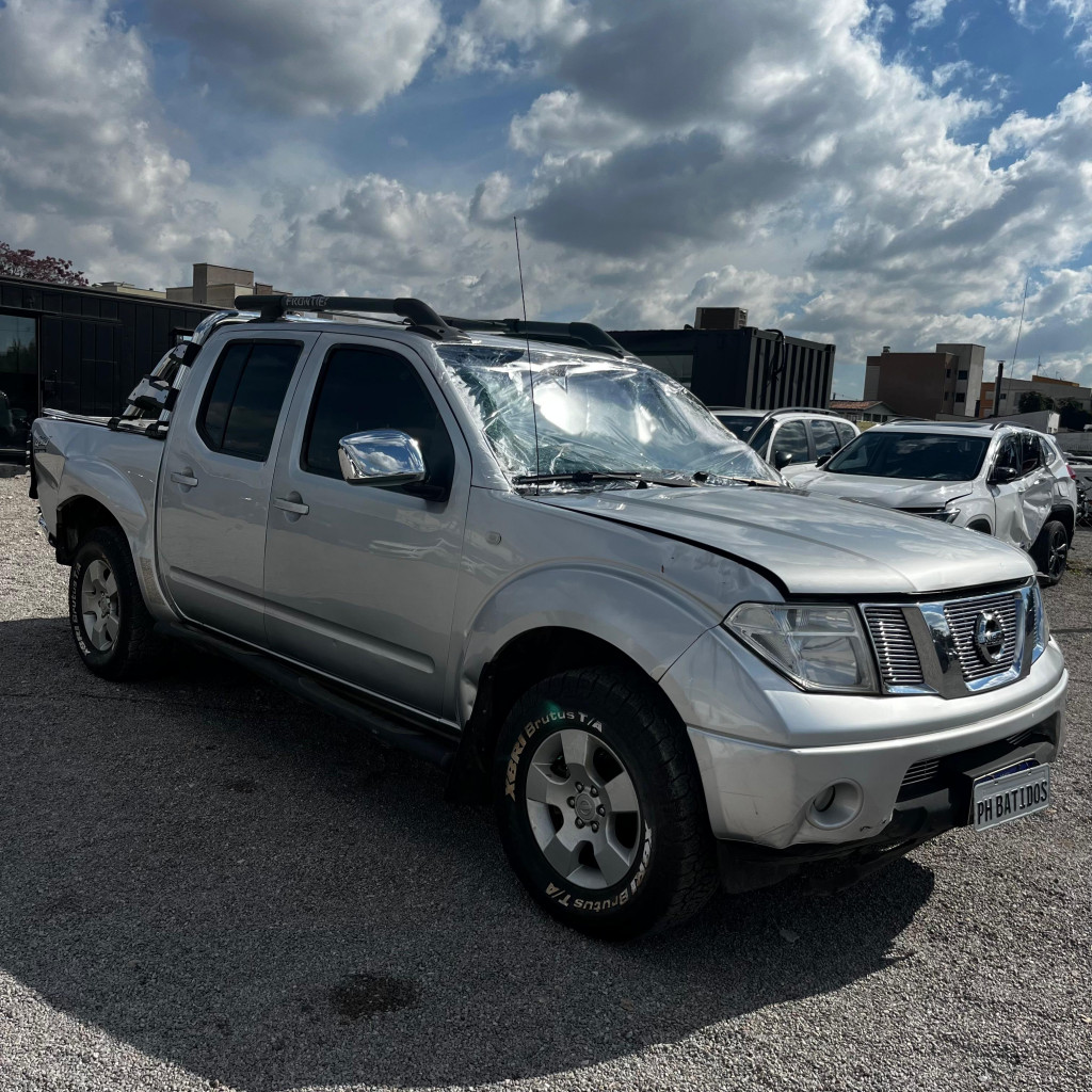 NISSAN FRONTIER 2.5 LE 4X4 CD TURBO ELETRONIC DIESEL 4P AUTOMÁTICO