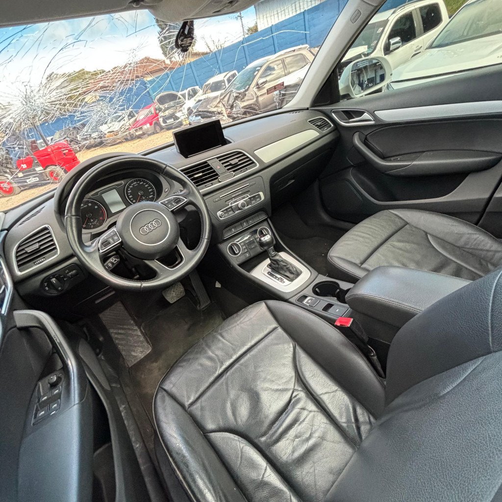 Imagem do veículo AUDI Q3 1.4 TFSI FLEX PRESTIGE S TRONIC