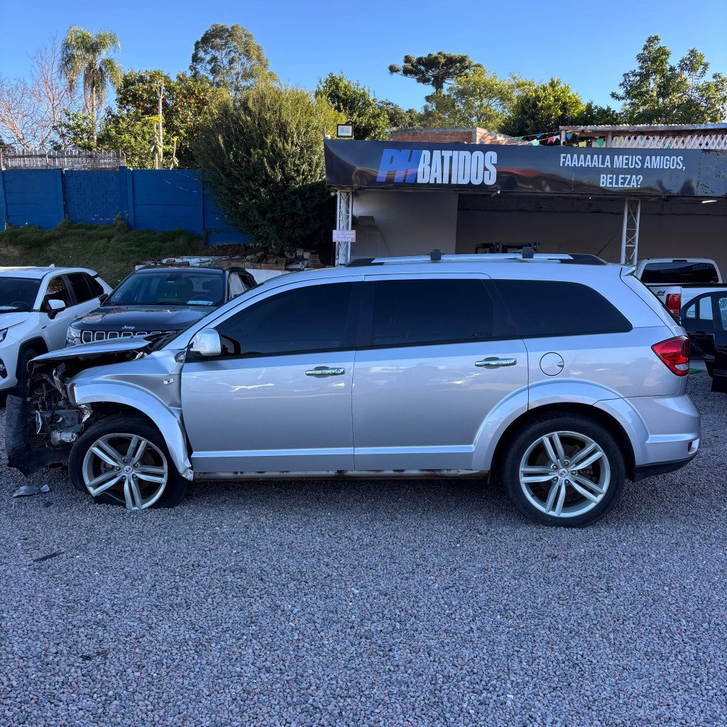 Imagem do veículo DODGE JOURNEY 3.6 RT AWD V6 GASOLINA 4P AUTOMÁTICO